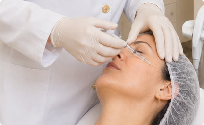 dra alciara lima dermatologista fazendo harmonização facial
