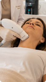 tratamento de papada feito pela Alciara Lima dermatologista de alta qualidade.